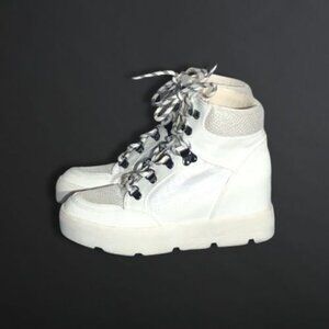Madden Girl Cream Vegan Leather Lace Up Boots 7.5